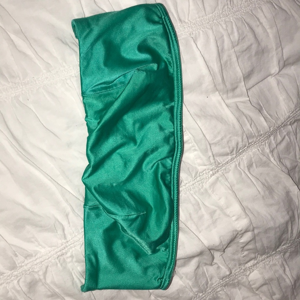 Green VS Strapless bra